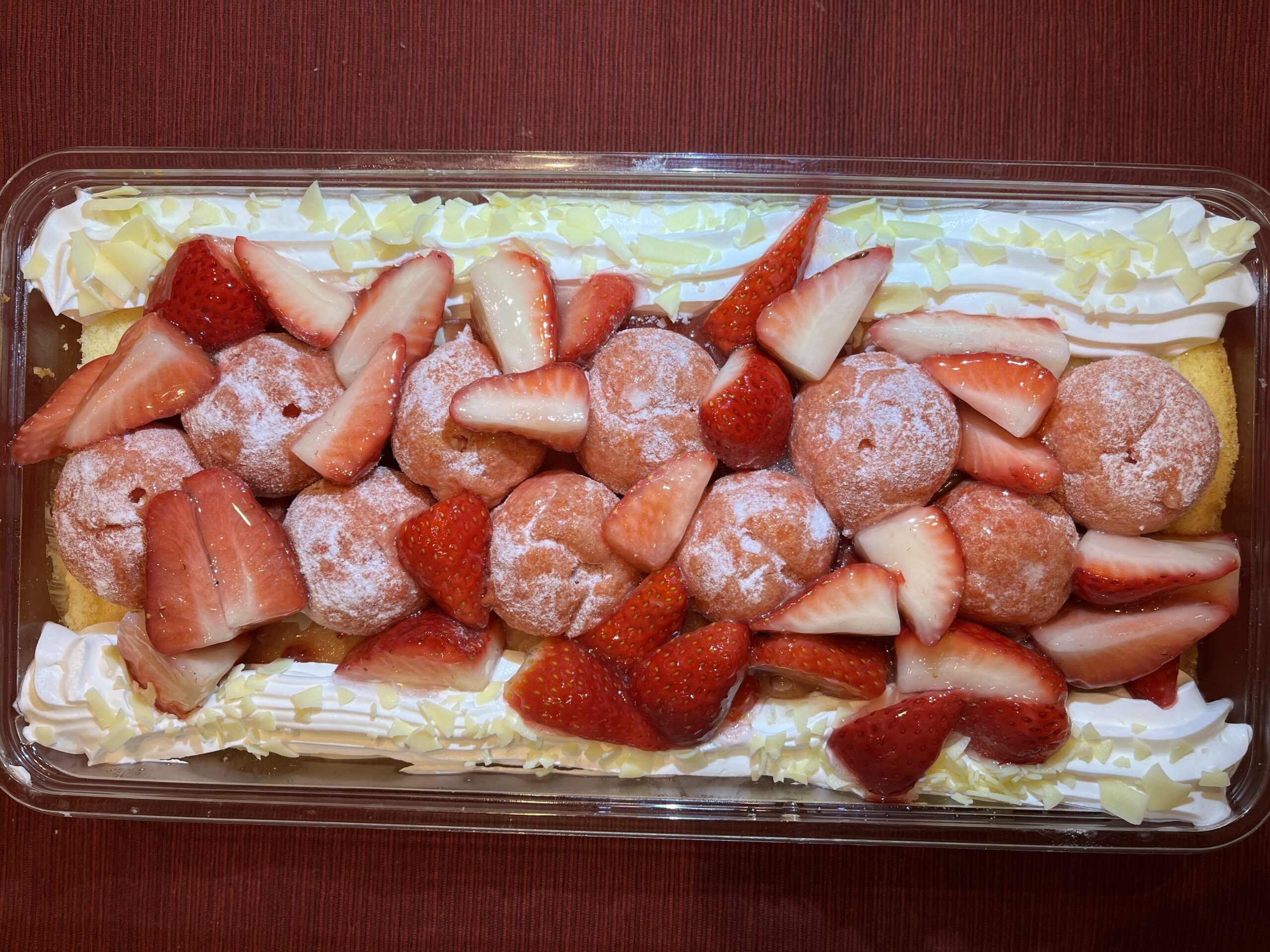 コストコのイチゴ&シューのマスカルポーネケーキが美味しい